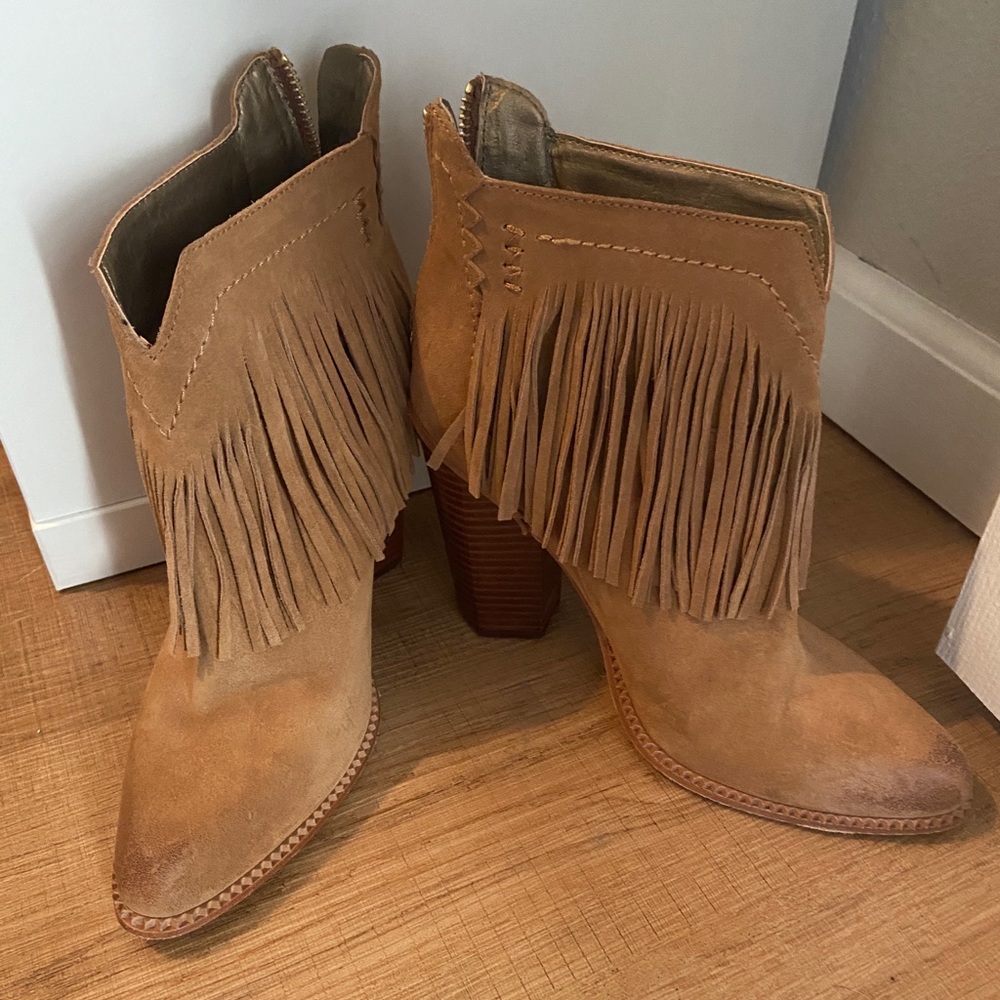 CLOSET CLOSING Cynthia Vincent Native Suede Fringe Booties